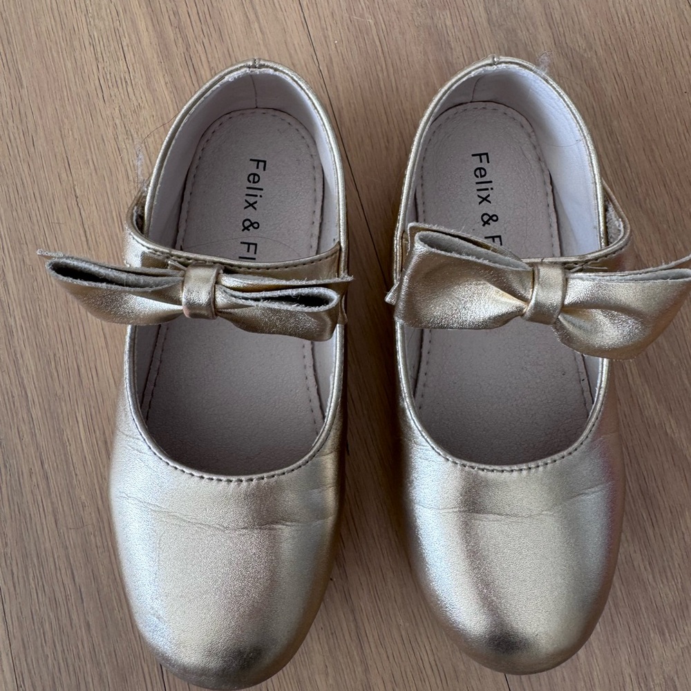 Gold Kids Shoes with Bow - Picture 5 of 9